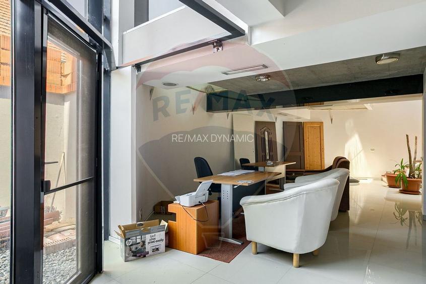 Clădire de birouri Micalaca pe principală, vad si vizibilitate sporită - 13