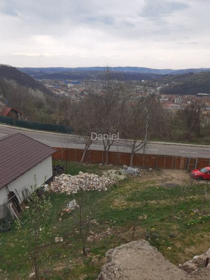 Vând casă în Reșița  - 2