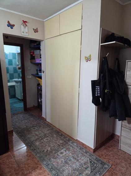 Dacia, apartament 2 camere decomandat et.4