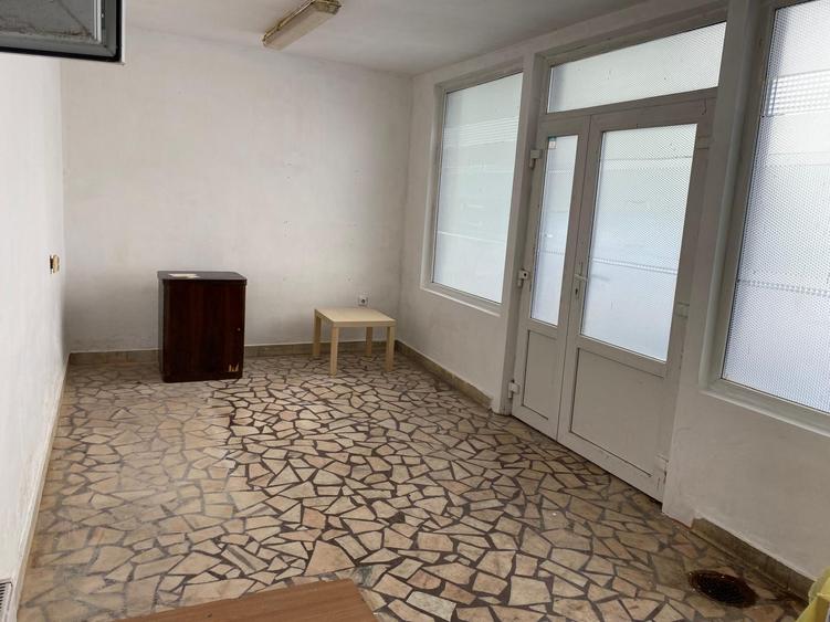 Sura Mare-Oltenitei-Ulmetului-P+1 - spatiu comercial 15 mp + garaj 14 mp 334000€