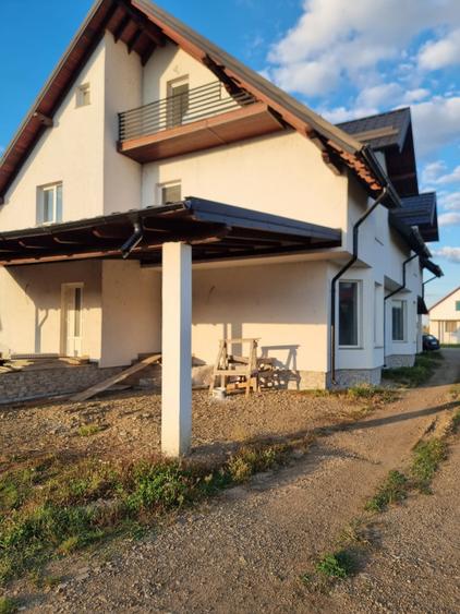 Casa duplex de vanzare ,320mp,Dornesti