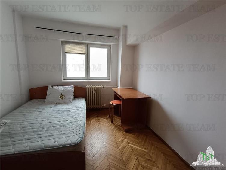 Vanzare apartament 3 camere vedere spate Ion Mihalache