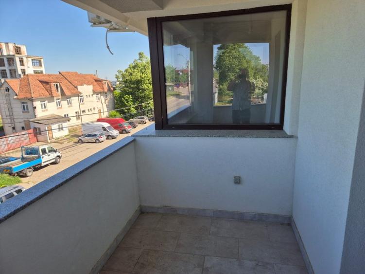 Spre vânzare apartament spatios, cu 2 camere, decomandat, bloc nou, etajul 2