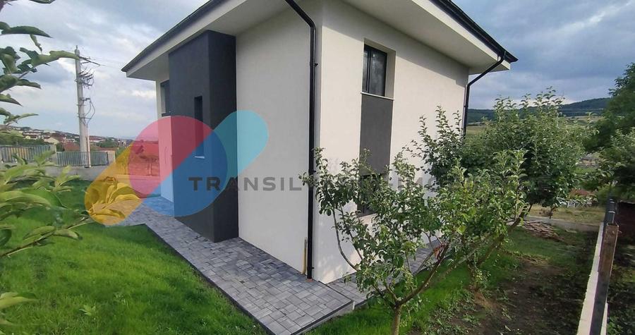 Casă individuală de vânzare la intrarea în Chinteni – 117,7 mp utili, teren 472