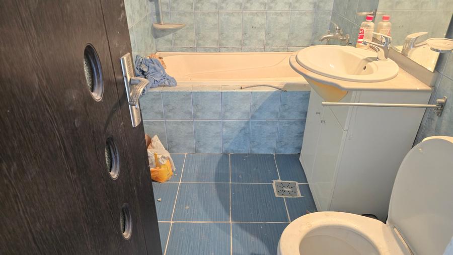 Vand apartament cu 2 camere decomandat in Deva, zona Eminescu (Politie),