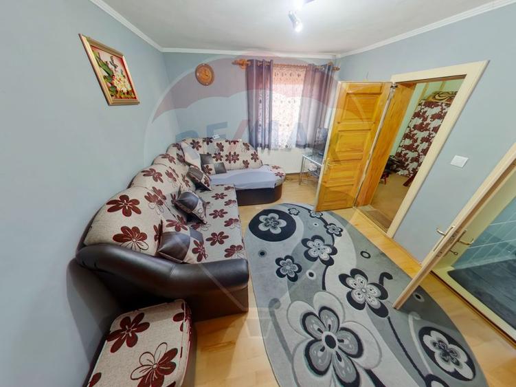Casă cu 5 camere de vânzare, str. Dragoș Vodă