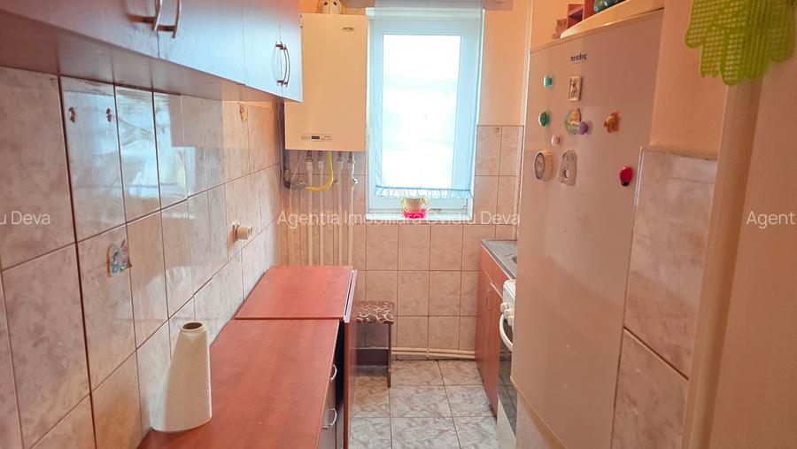 Vand apartament cu 2 camere in Deva, zona Sala Sporturilor in P-uri, etaj 3, - 4