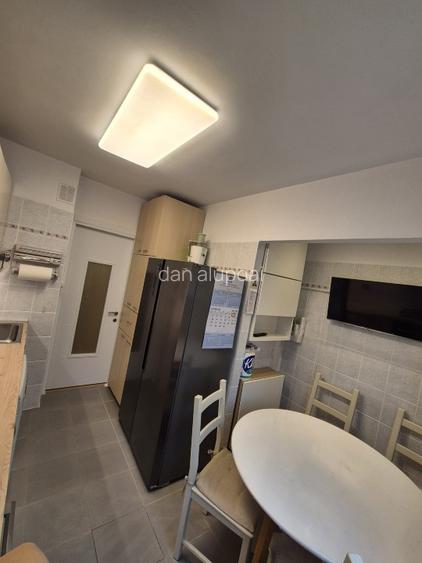 Apartament . decomandat 4 camere, cu  centrala, 2 locuri parcare - 5