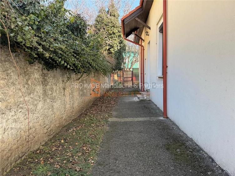 Casa sau Spatiu comercial  in zona magazinelor satesti - 3