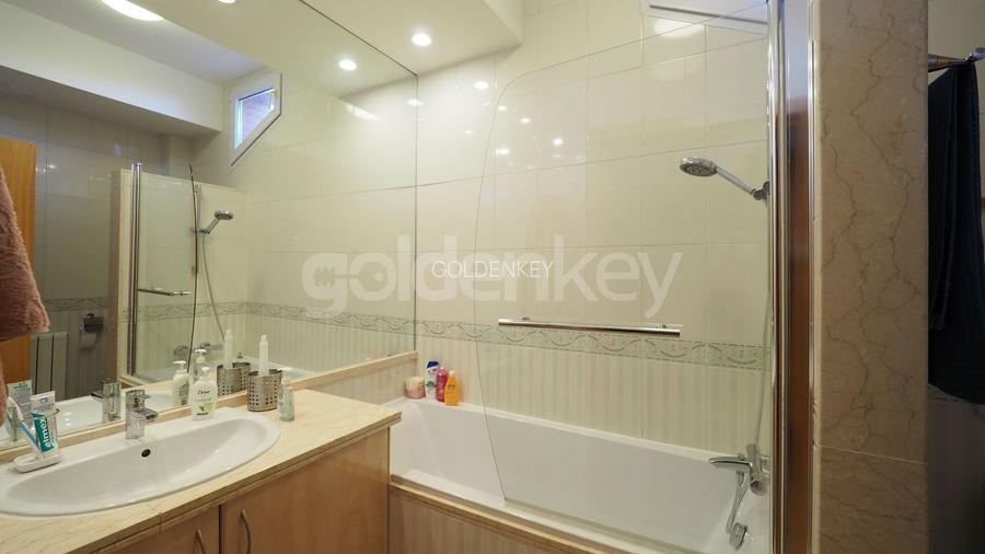 Vila cocheta cu 6 camere, piscina comuna si loc de joaca - 12