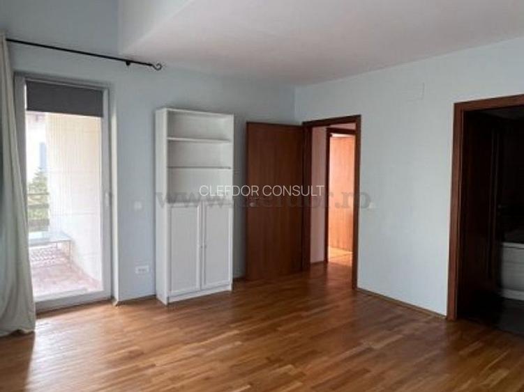 Vila in complex cu piscina, in apropiere de Iancu Nicolae - 8