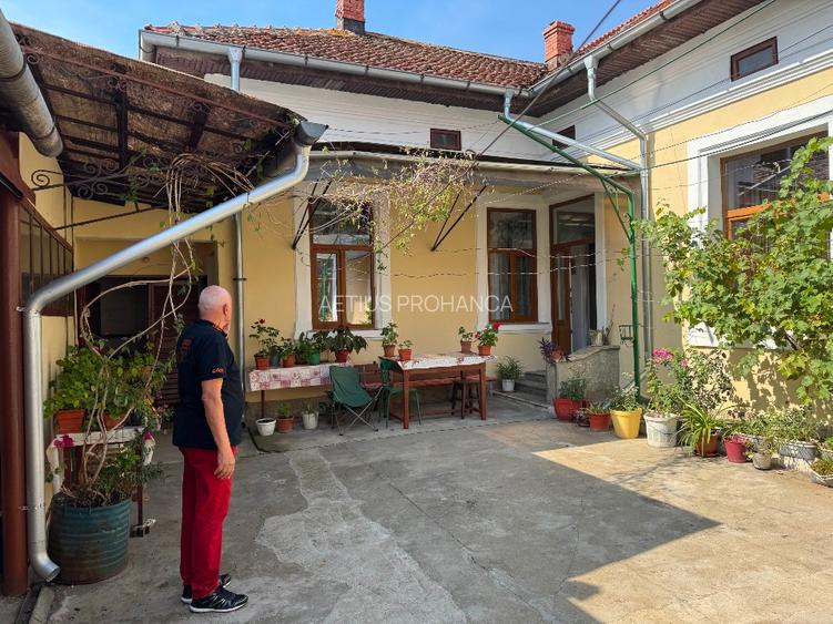 CASA INDIVIDUALA SOLIDA + ANEXE , STR EMINESCU, LA 5 MINUTE DE PIATA MICA - 3