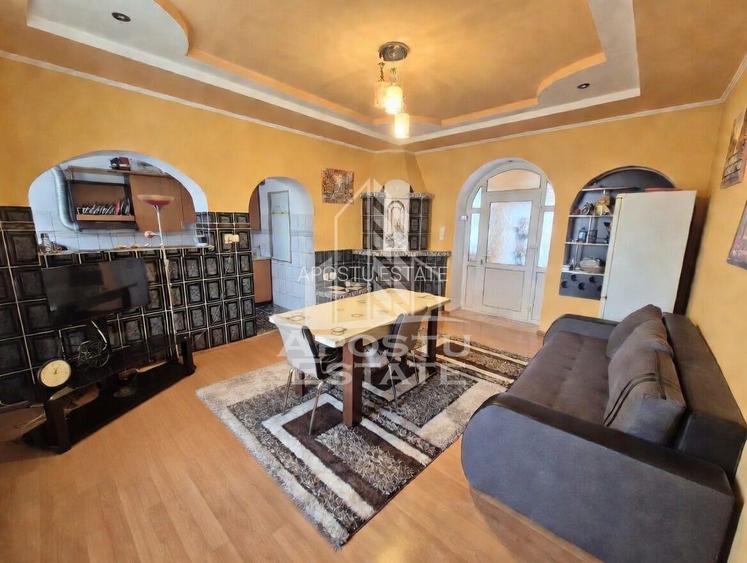 Casă spațioasă cu 2 locuințe și teren generos de 5.755 mp în Șandra - 4