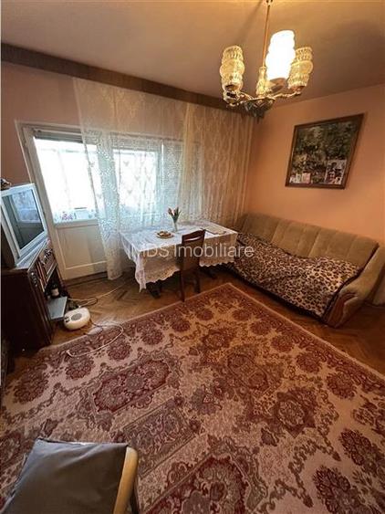 3 camere decomandat cu 2 bai centrala bloc mansardat cu loc de parcare - 8