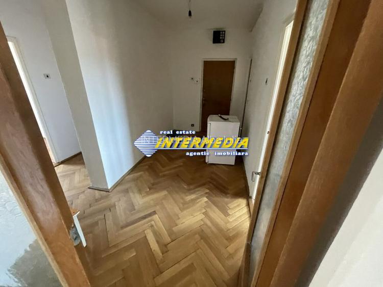Apartament 3 camere etaj 2 +garaj + boxa in Cetate zona Caroline - 3