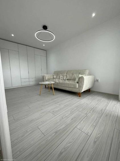 Garsonieră renovată integral în zona Farmec The Office. - 2