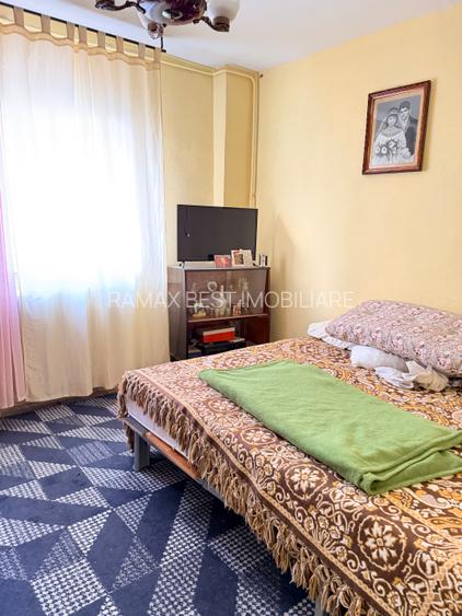 Piața muncii , parc Gheorghe Petracsu - 13