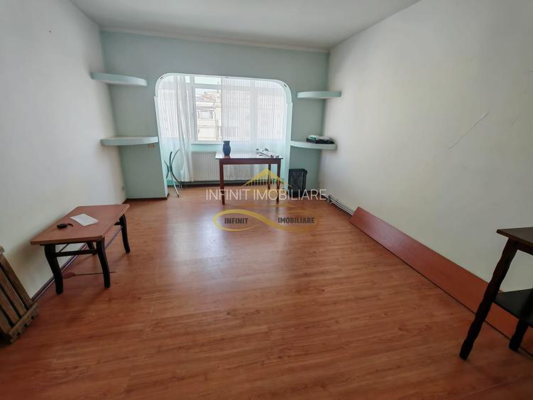 Se vinde apartament ce necesita renovare - 3 CAMERE,  2 BAI - 12