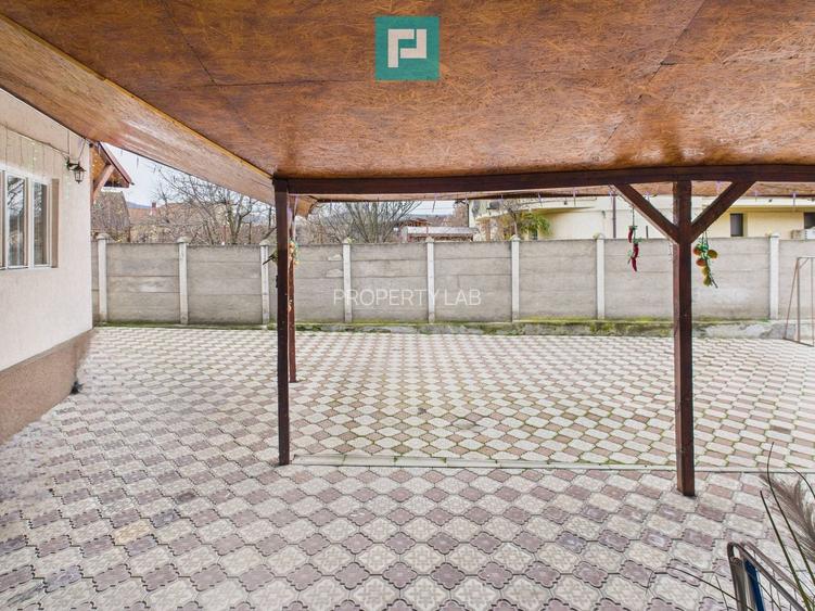 Două case, curte mare, lângă Castelul Corvinilor - 33