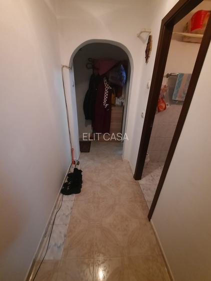 Apartament cu 3 camere, etaj 1/4, zona Tatarasi - 6