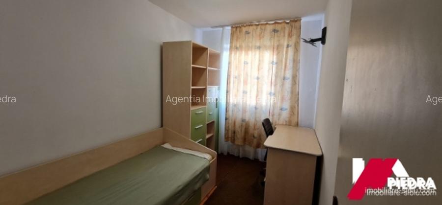 Inchiriez apartament 3 camere,situat pe B-dul Mihai Viteazu, et.3 - 6