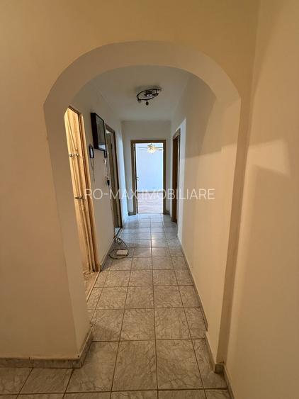 Apartament 2 camere 53,5 mp etaj 6 strada Moinesti- drumul taberei - 12