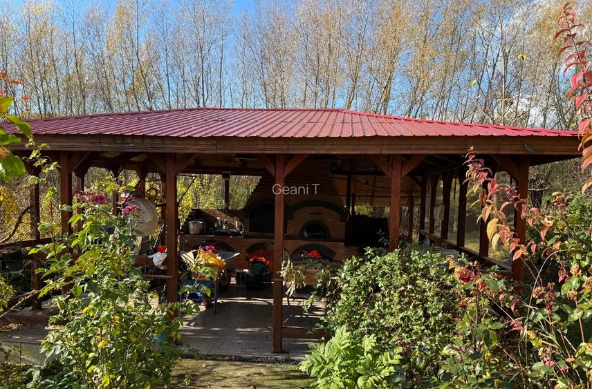 Vand vila si 8800 mp teren in Gura Vaii, Neamt- la 12 km de Piatra Neamt .  - 12