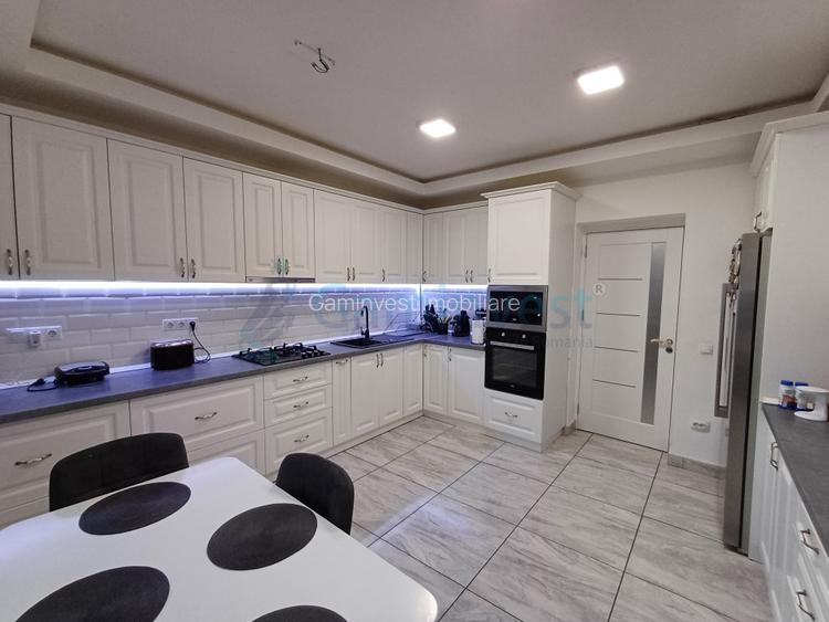 Casa cu 2 corpuri separate de vanzare in Iosia, Oradea V3288  - 9