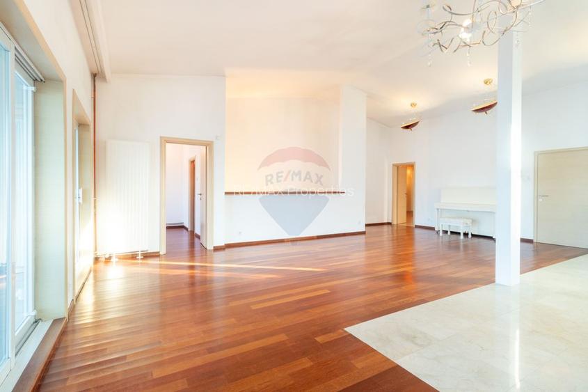 Vanzare Vila 5 camere cu semineu, piscina si priveliste lac piscicol - 3