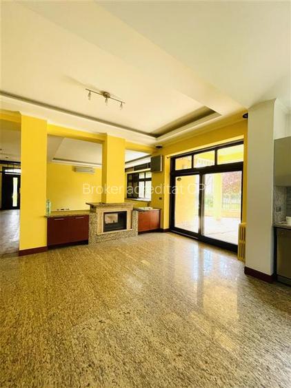 VANZARE VILA 8 CAMERE 652 mp teren zona Sisesti Sector 1 - 18