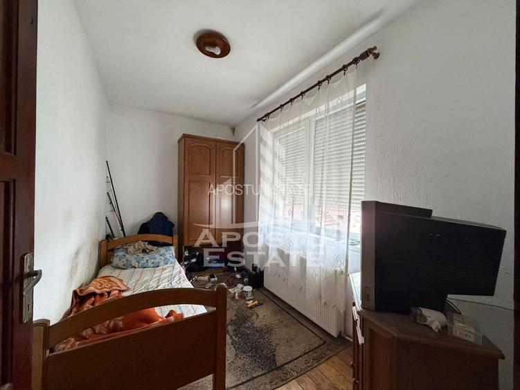 Casa individuala, cu 12 camere,5 bai, acces auto, teren 642, Girocului - 7