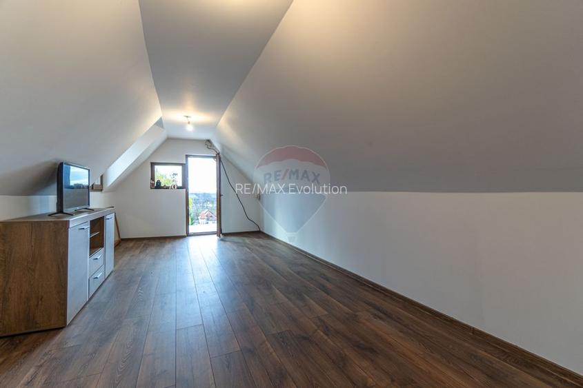 Casă / Vilă cu 6 camere de vânzare in Tarlungeni - 17