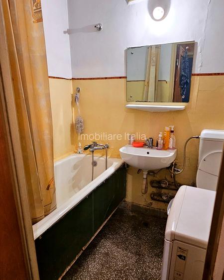 Apartament de 3 camere decomandat, etaj 2, str Codrii Neamțului - 5