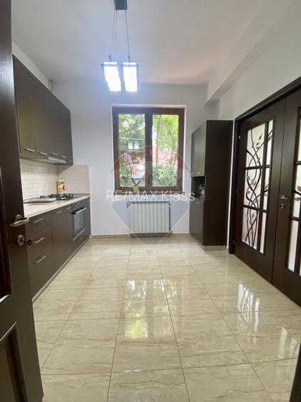 Casa / Vila cu 8 camere de închiriat în zona Aviatiei - 3