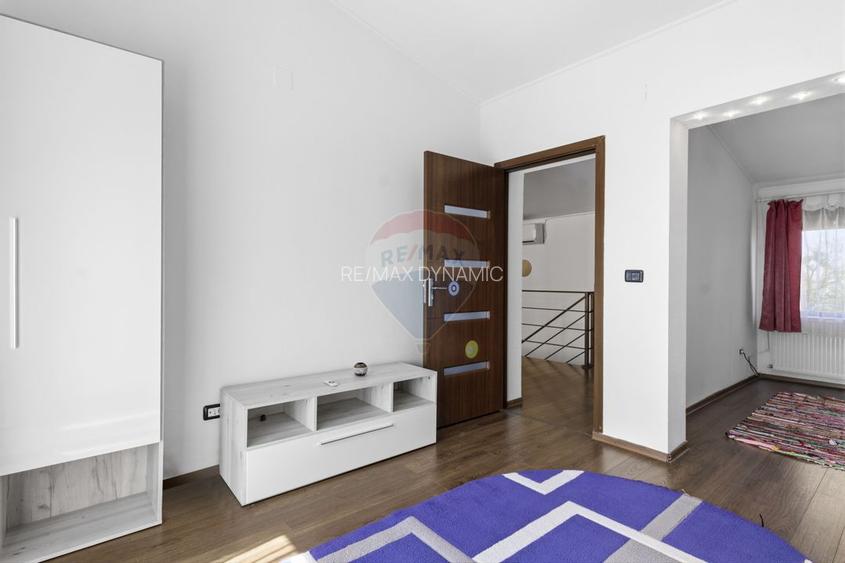 Casă cu 5 camere de inchiriat in Sofronea,Arad - 16