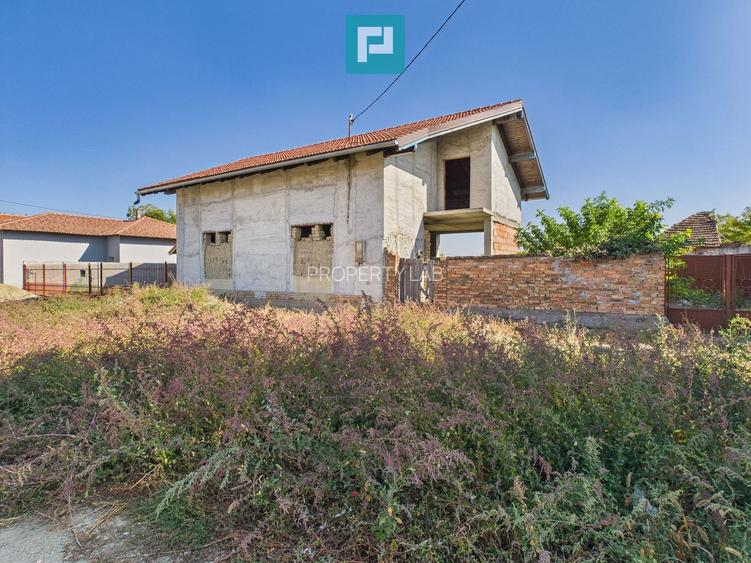 Casă la roșu cu 4 camere de vânzare - 4