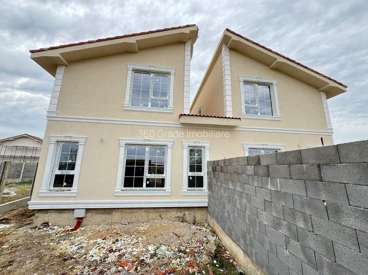 Duplex despartit prin camera tehnica - 4 camere Toate Utilitatile - 2