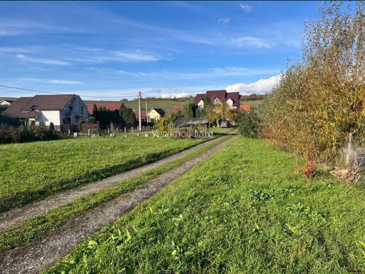 Casă spațioasă + teren intravilan-Sigmir-275 mp utili-teren 3300mp - 6