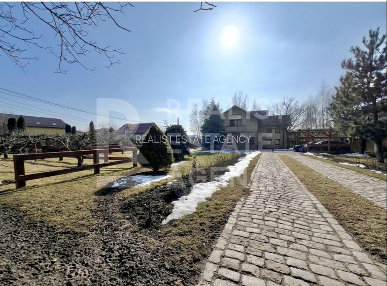 Vilă individuală 430 mp utili, teren 2.000 mp, panouri solare - 5