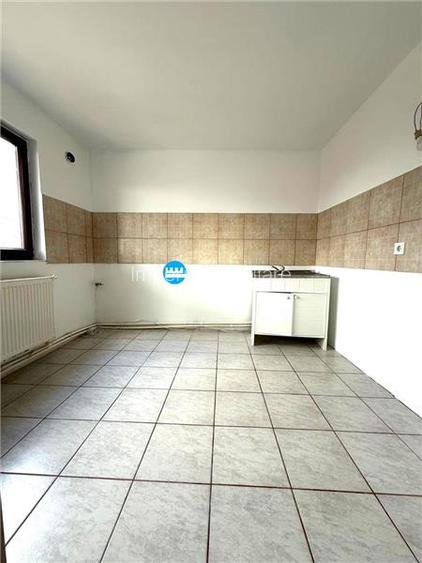 Casa 8 camere, 3 bai, canalizare, 300 teren Tineretului  Lunca Cetatuii - 11