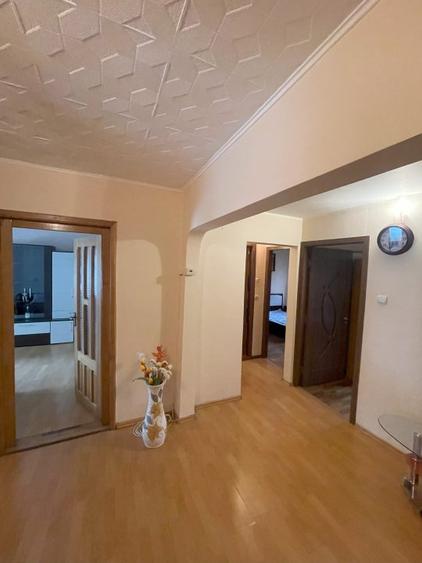 Apartament de vanzare, cu 3 camere decomandat, 68 mp, parter, zona Pasunii