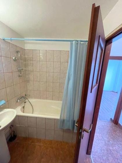 BANU MANTA, apartament 2 camere decom et 10, an bloc 1981