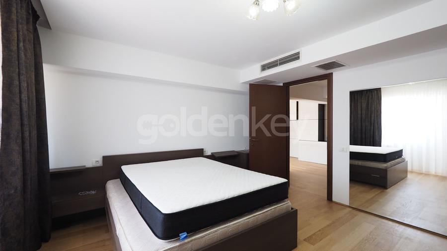 Penthouse duplex insorit cu 4 camere, inaltime living 6m, orientat sud