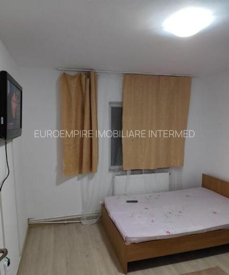 Apartament 2 camere decomandate zona KM 5 - 4
