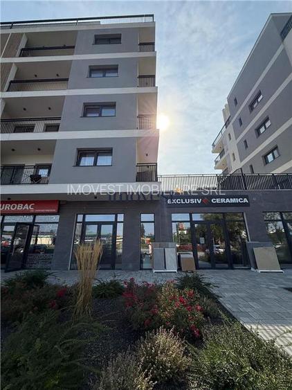 Spatiu comercial cu 3 locuri de parcare in complexul Smarald - 2