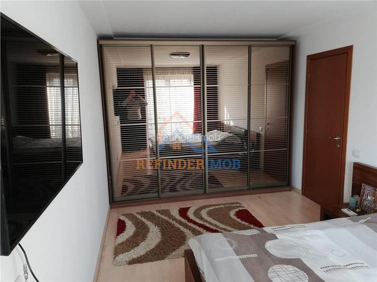 Apartament de vanzare cu 3 camere, zona Decebal - 4