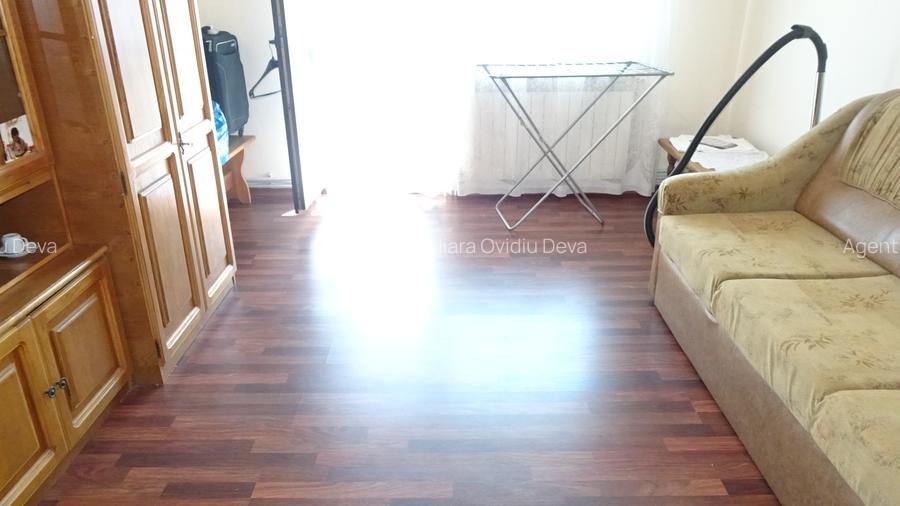 Vand  apartament de 3 camere decomandat in Deva, etaj 2, zona Micro 15, - 3