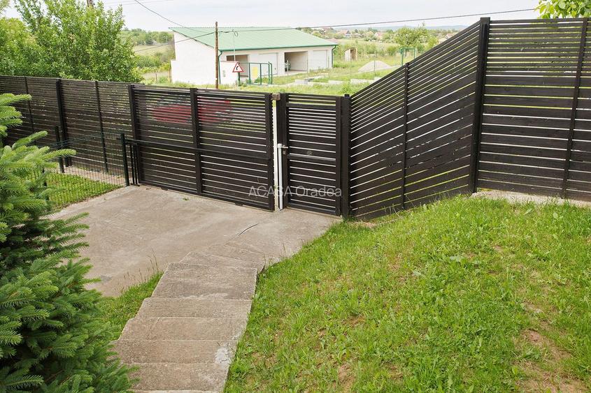 Vilă 5 dormitoare, 4 băi, 2 248mp teren, piscină. Preț: 229 000 E. - 9