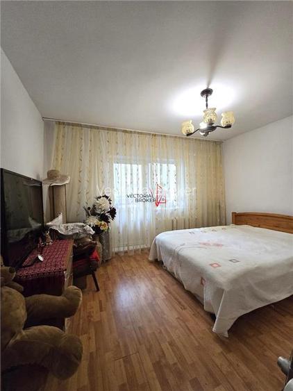 Et.1, hol  H , bloc reabilitat  Doamna Ghica Pancota - 11