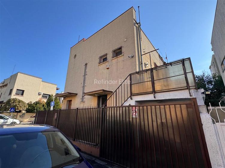 Vanzare vila Vatra Luminoasa - Victor Manu | - 2